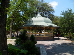 8181026015_40eea83ee1_m