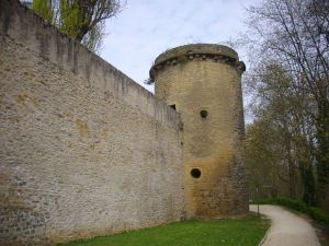 640px-Metz_-_tour_des_Esprits-2