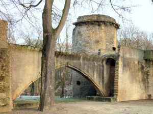 Metz_-_Pont_des_Griles_de_la_Basse_Seille_et_tour_des_Esprits_-731